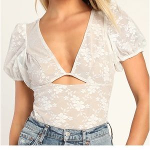 Lulu’s Ivory Lace Cutout Short Sleeve Bodysuit Size L